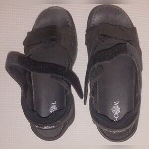Black Z-Coil Sidewinder Sandals Size 8.5